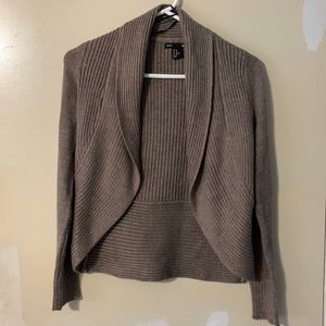 Short knit cardigan